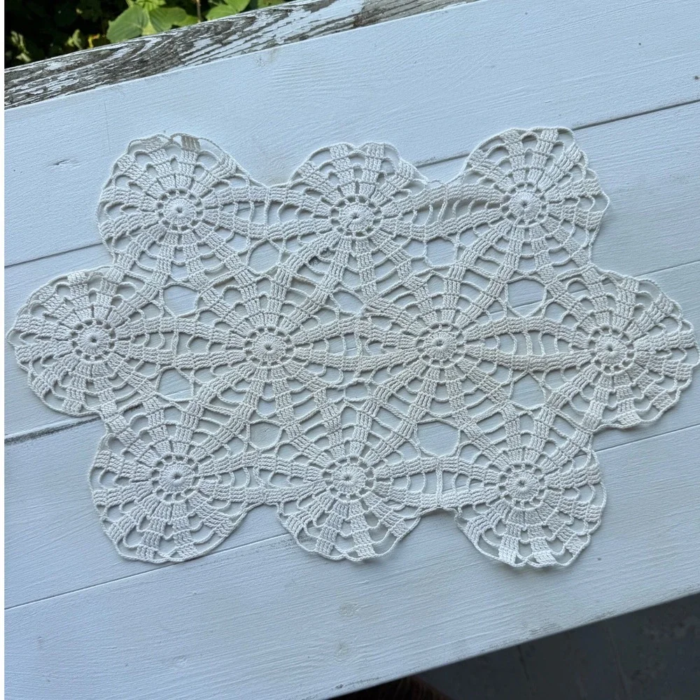 Vintage Hand Crochet Lace Dresser Mat Doily White Cotton 18x12 Floral